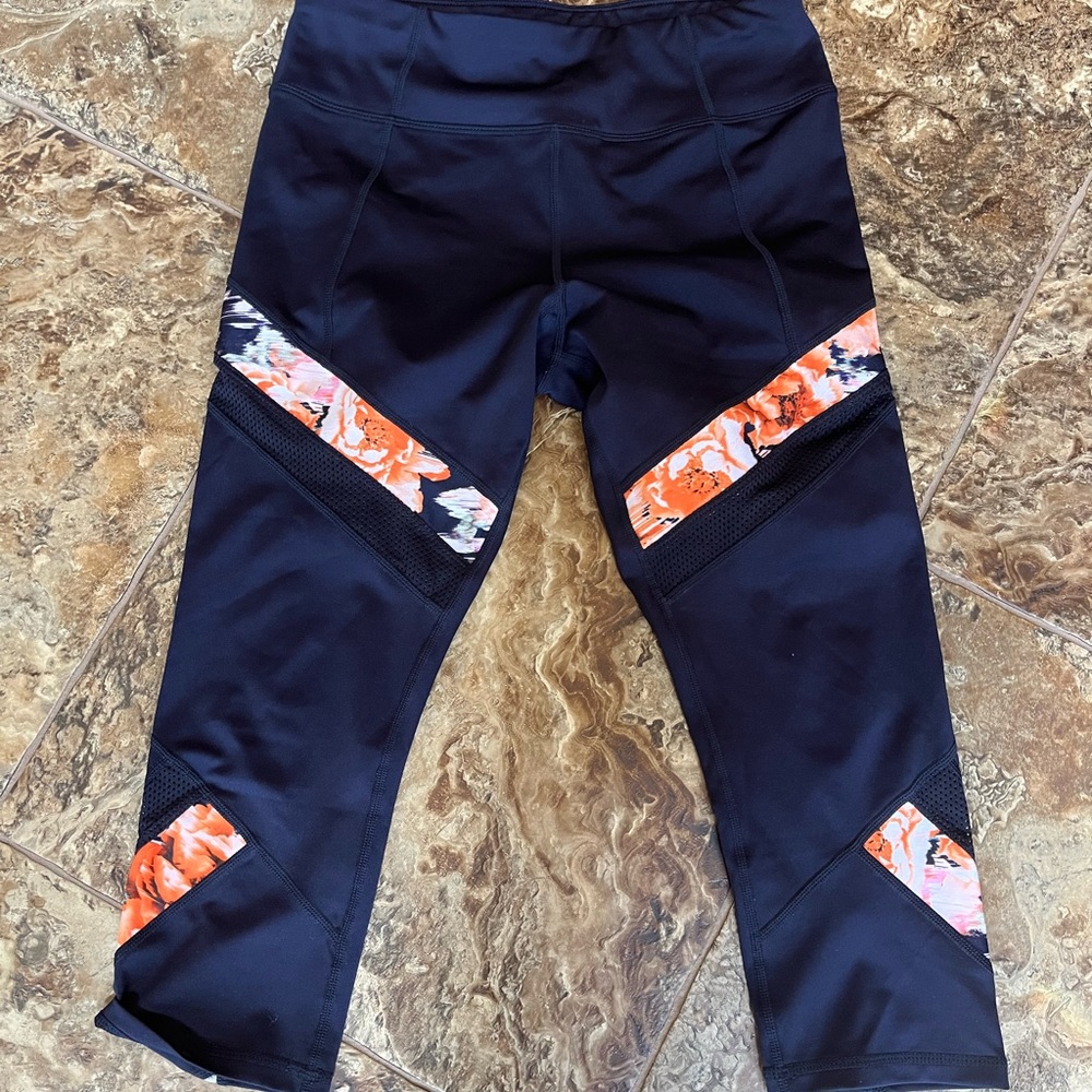 Betsey Johnson cropped leggings